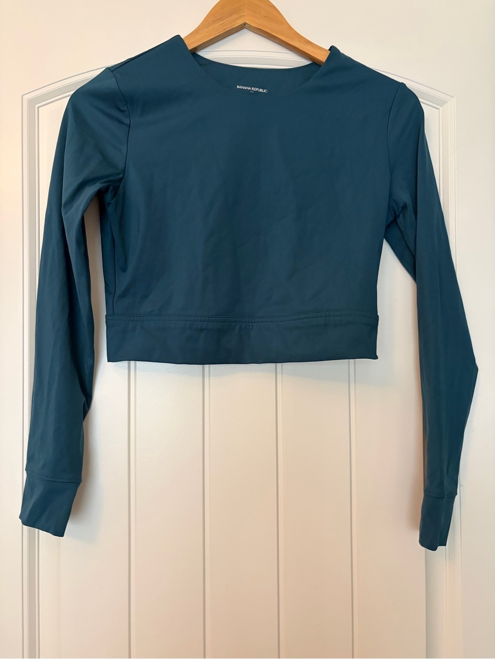 Banana Republic Cropped Long-Sleeve workout Top